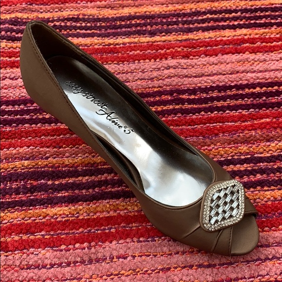 Easy Street Brown Satin Heels, Retro Style Rhinestone, Peep Toe Pumps, Prom - Picture 3 of 8
